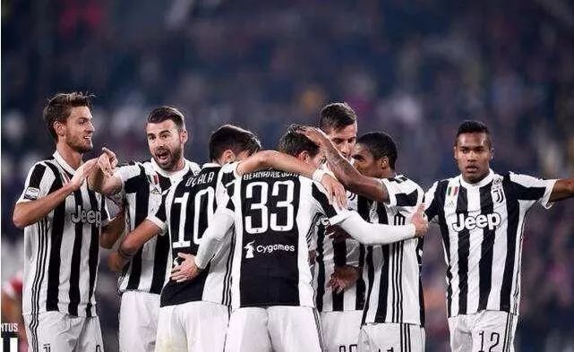 前锋连续三轮破门，全场观众沸腾（前锋三场连破门，点燃全场）