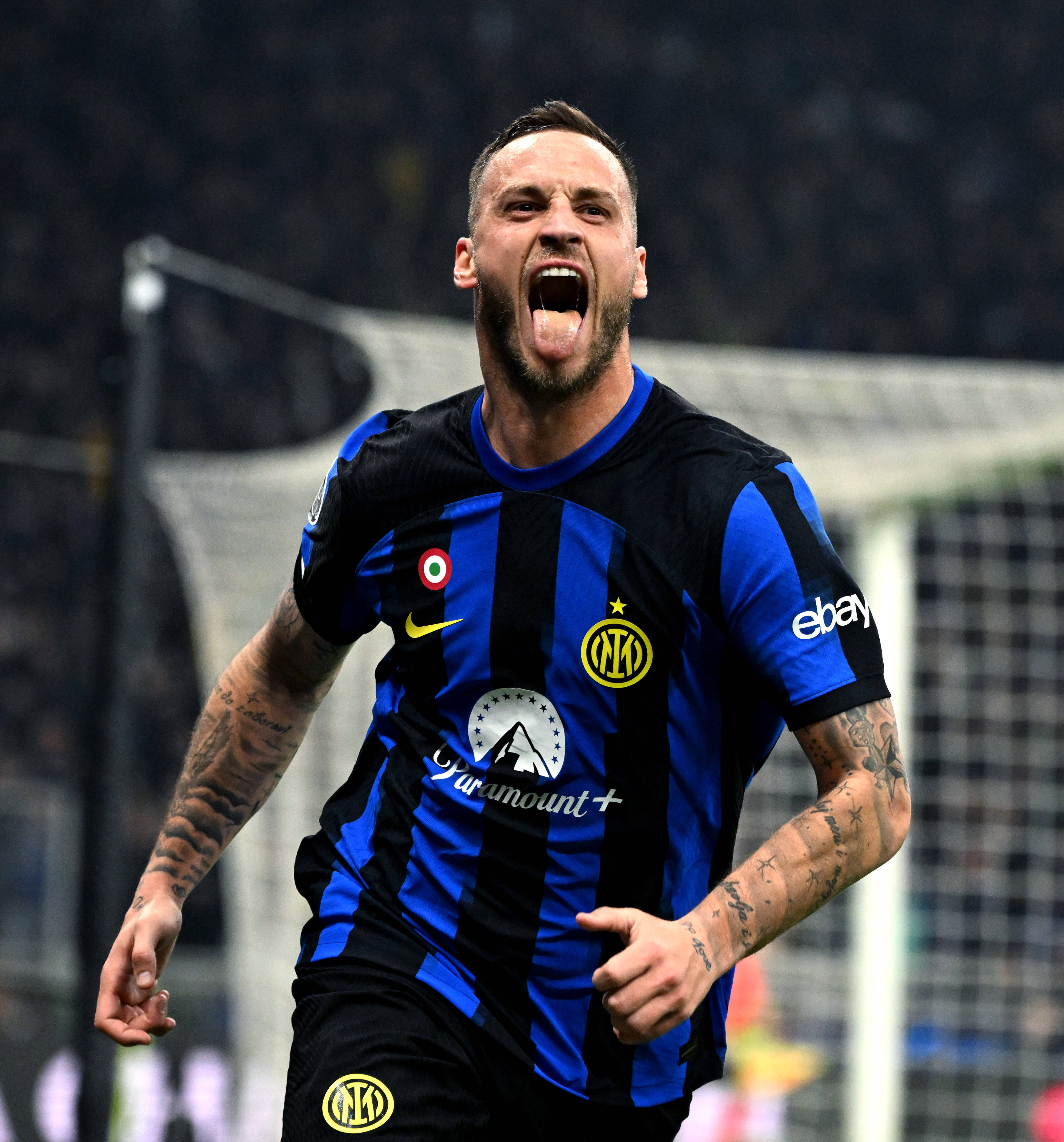 记者：罗马可能向佩7提供降薪合同，迪巴拉的续约要复杂得多（记者：罗马或与佩7降薪续约，迪巴拉续约更棘手）