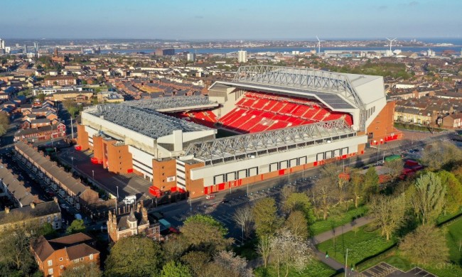 米体：法国电视台取消转播年轻人vs里尔，因前者胸前广告违规（米体：法国电视台因胸前广告违规，叫停年轻人对阵里尔的转播）