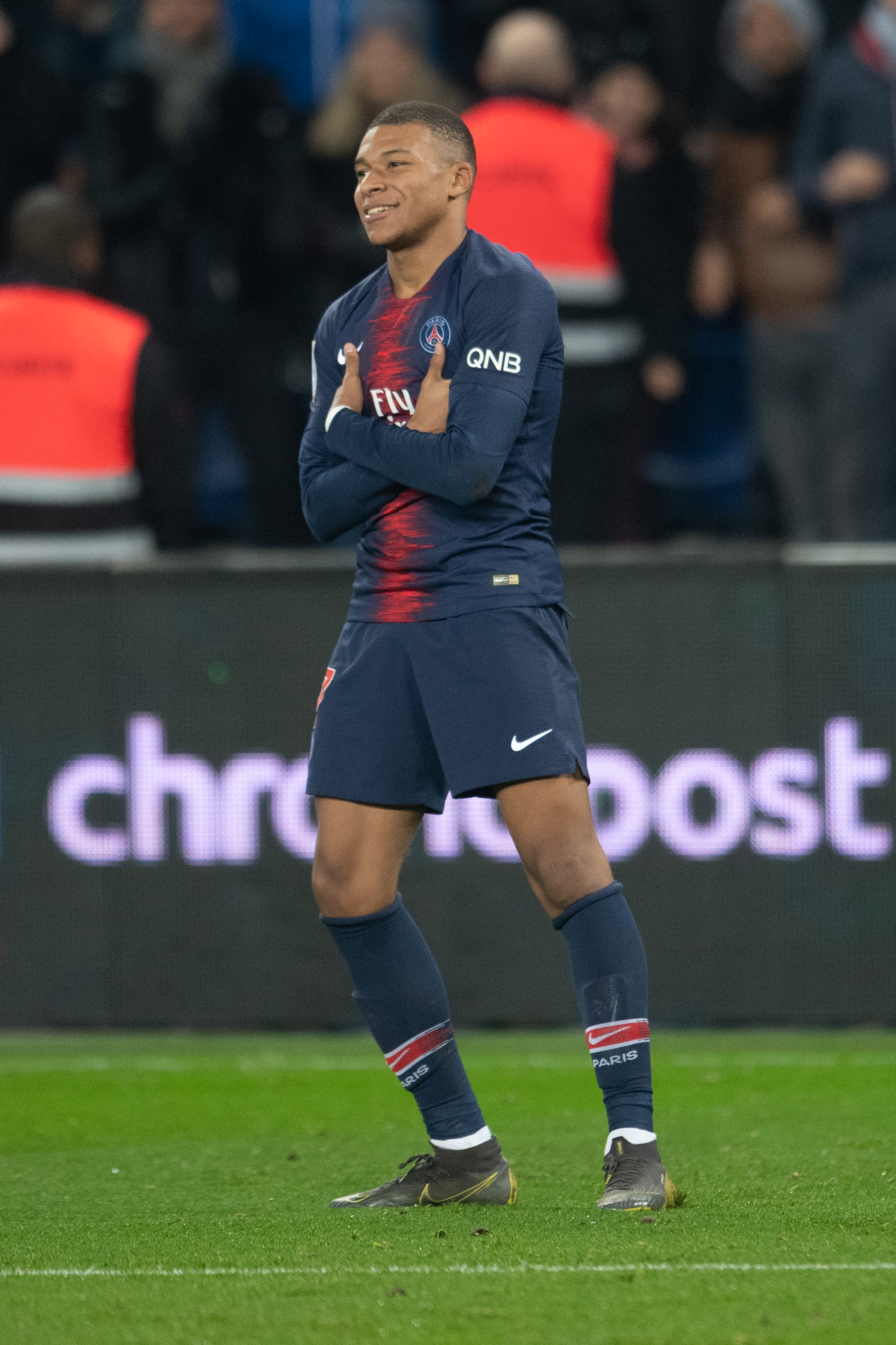 爱德华兹半场15分3助攻，森林狼命中9记三分仍落后10分（爱德华兹半场15+3，森林狼投进9记三分仍以10分落后）