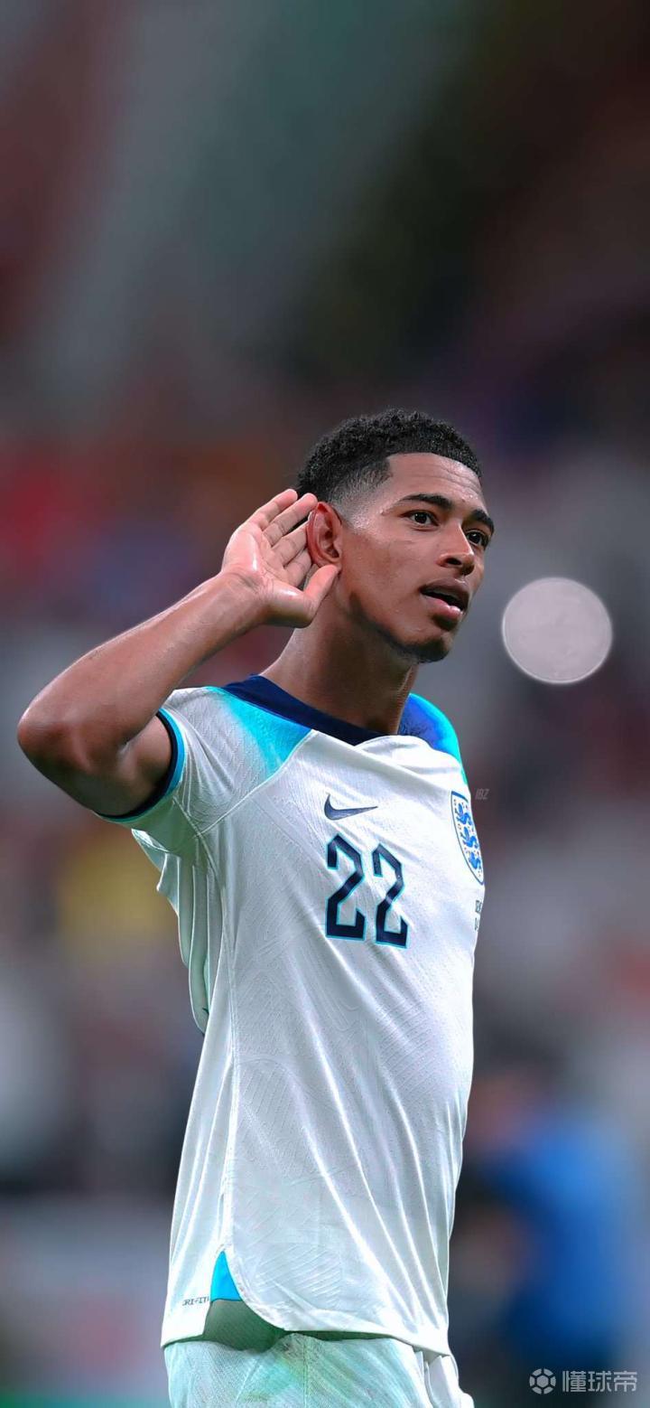 狂下三分雨！勇士首节命中8记三分，狂轰38分领先13分（三分如雨！勇士首节投进8记三分，单节38分轰出13分优势）