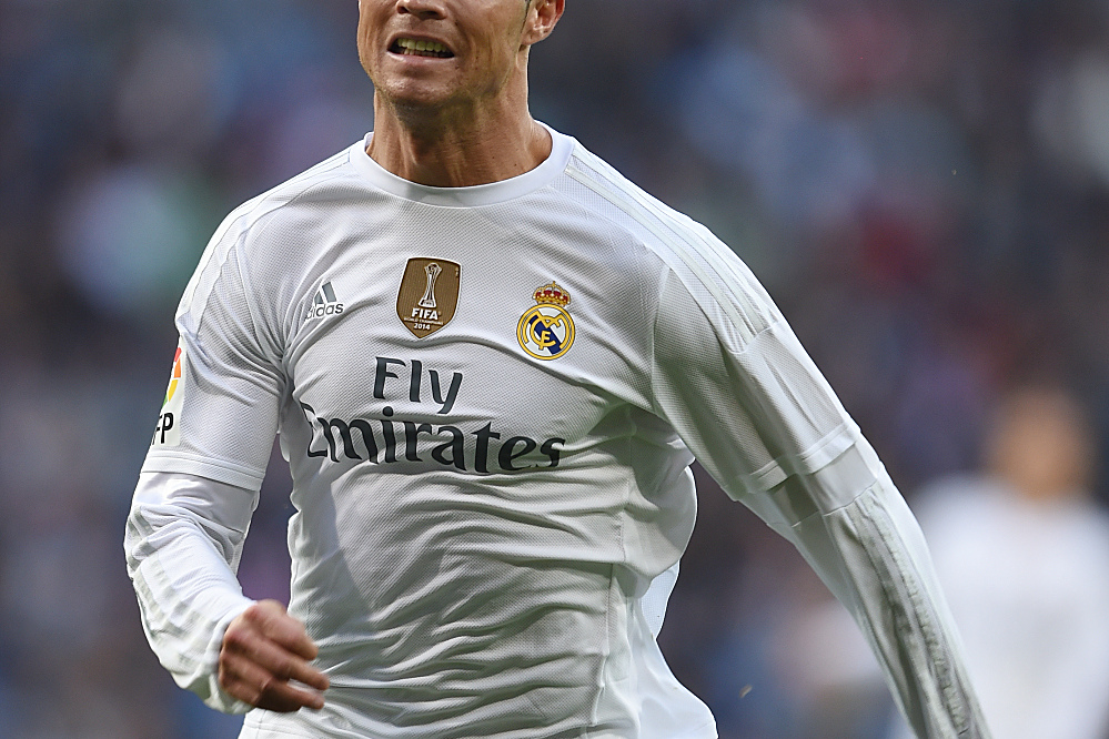 曼联迎战西汉姆联：德利赫特缺阵，阿莫林调整阵容（曼联战西汉姆联：德利赫特无缘出场，阿莫林调整首发）