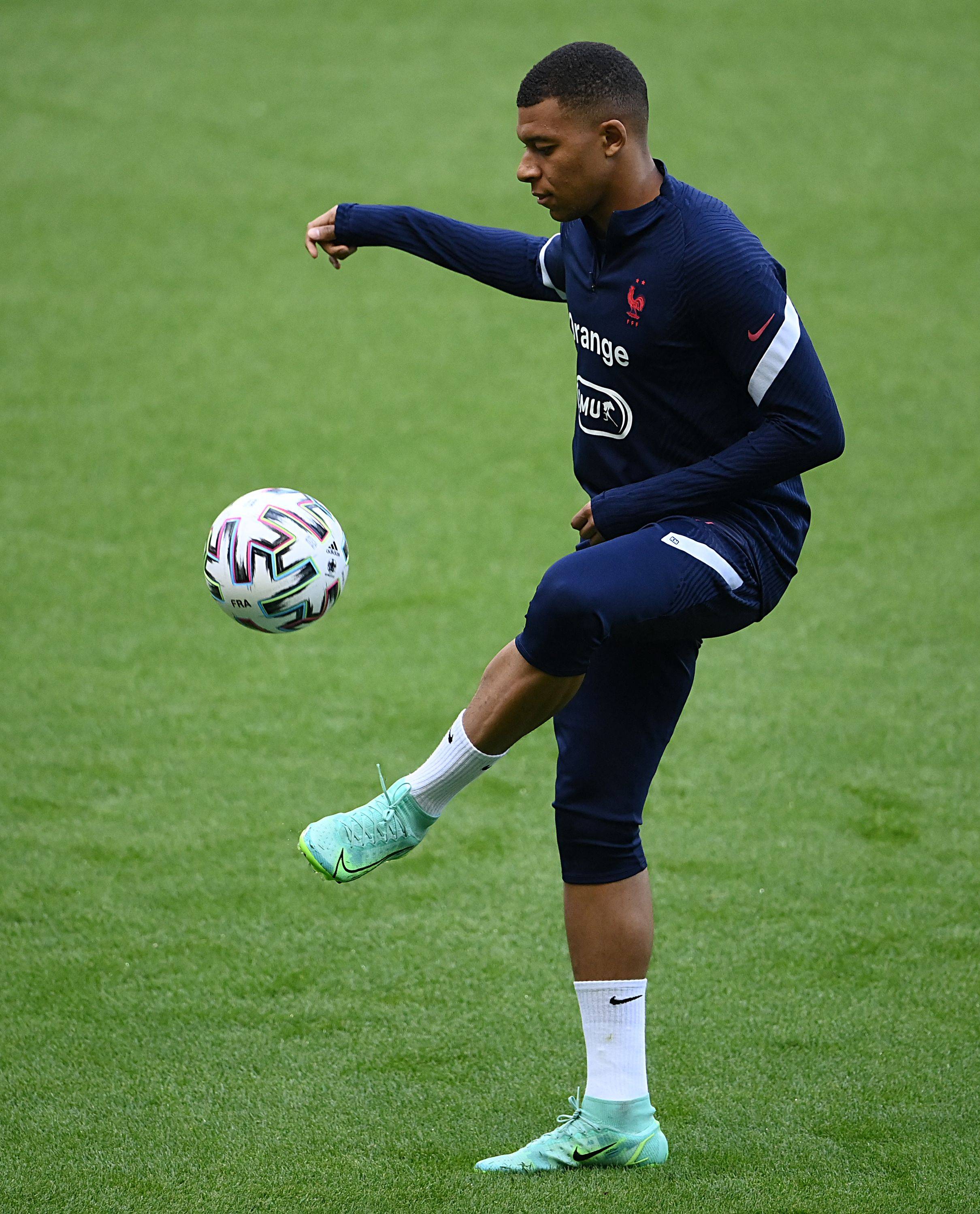 广东大胜广州：萨姆纳首秀伤退徐昕6中6 奎因29+6+7+5+6三分（广东轻取广州：萨姆纳首秀伤退，徐昕6投6中，奎因29分6板7助5抢断命中6记三分）