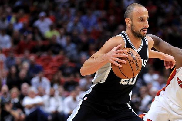 科尔：格林将在当地时间周日归队，但能否出战尚待队医决定（科尔：格林将于当地时间周日归队，是否出战待队医评估）