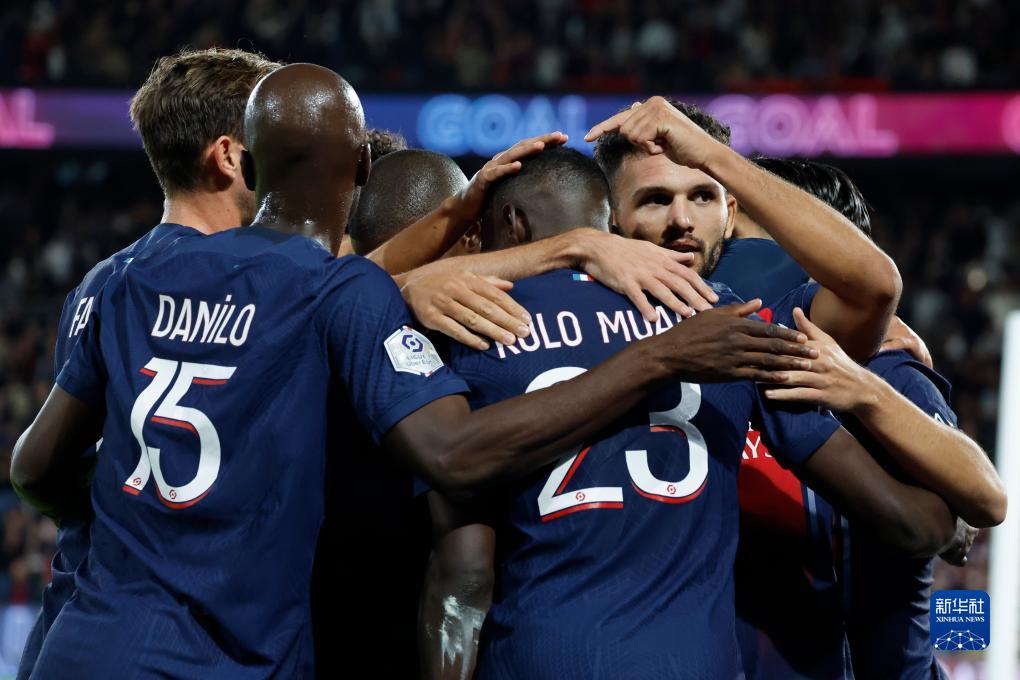 中超改跨年制，融入世界还是盲目跟风？（中超跨年赛制：拥抱国际还是随波逐流？）