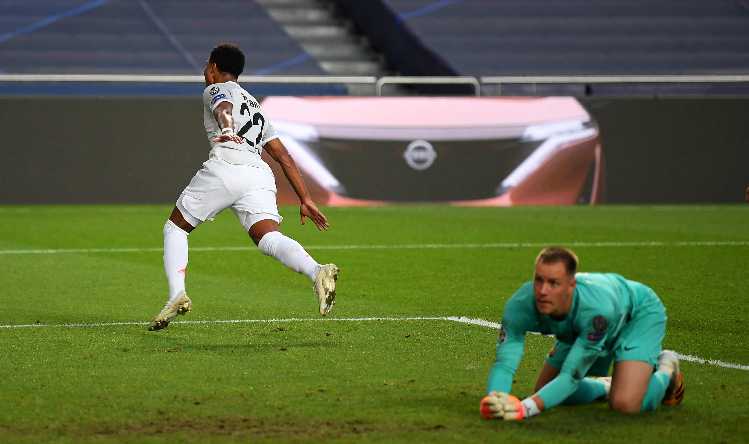 阿斯：米利唐的状态将决定皇马是否再引进一名中后卫（阿斯：米利唐状态将左右皇马是否再签中后卫）