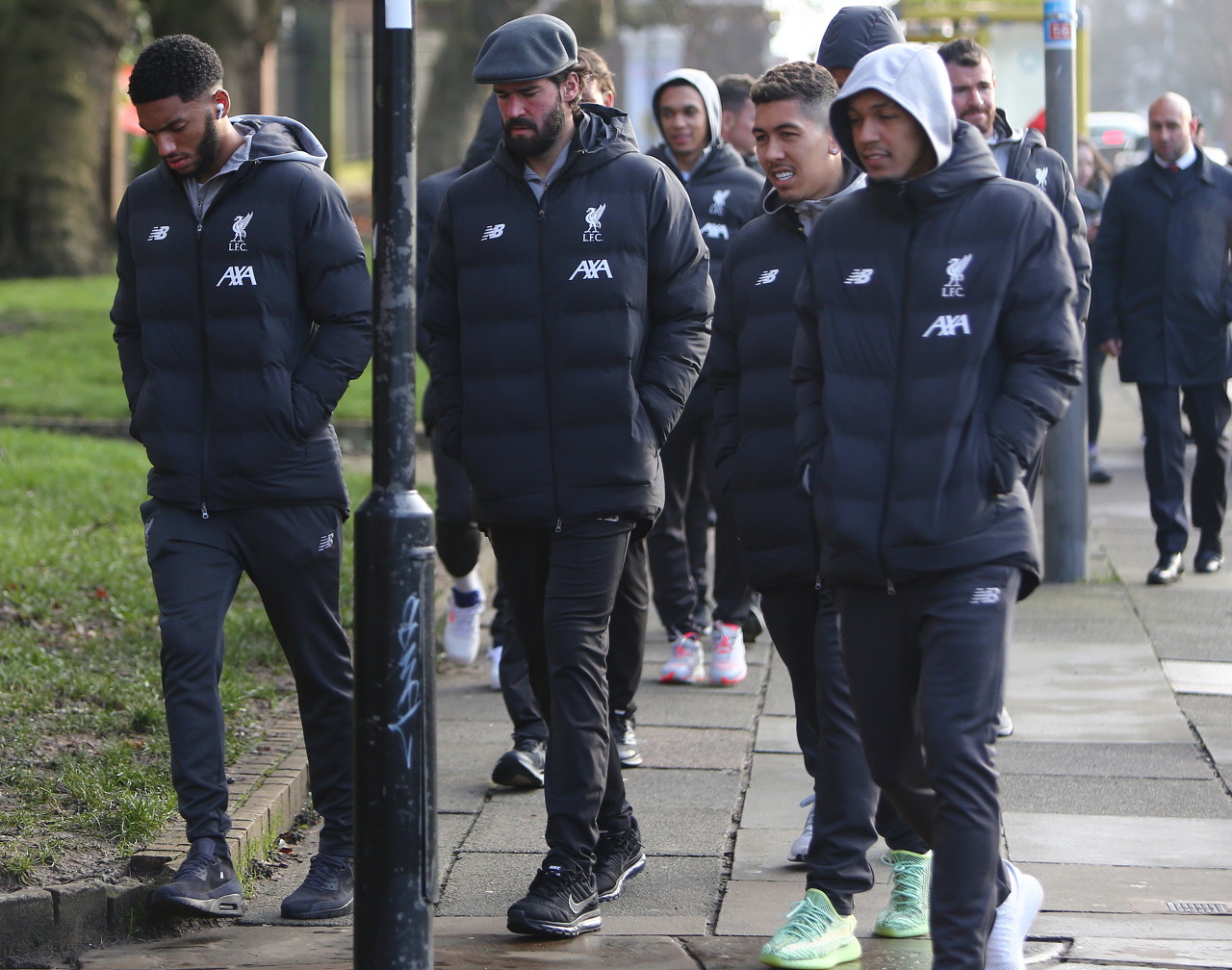 德甲官博祝贺邵佳一：期待邵佳一带领中国国家队走向更高舞台（德甲官博发文祝贺邵佳一：盼其率中国国家队迈向更高舞台）