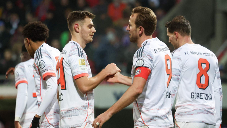 里夫斯：看到詹姆斯在场上全速奔跑，这会促使你跟上他的步伐（里夫斯：看见詹姆斯在场上全速冲刺，会让你也不自觉加速跟上）