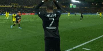 如何评价？CBA杯多人因地板贴纸滑倒引争议：希望引起重视